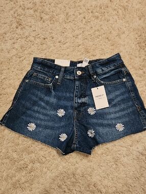 020p  Forever 21 Blue Denim Daisy Embroidered High-Waist Shorts